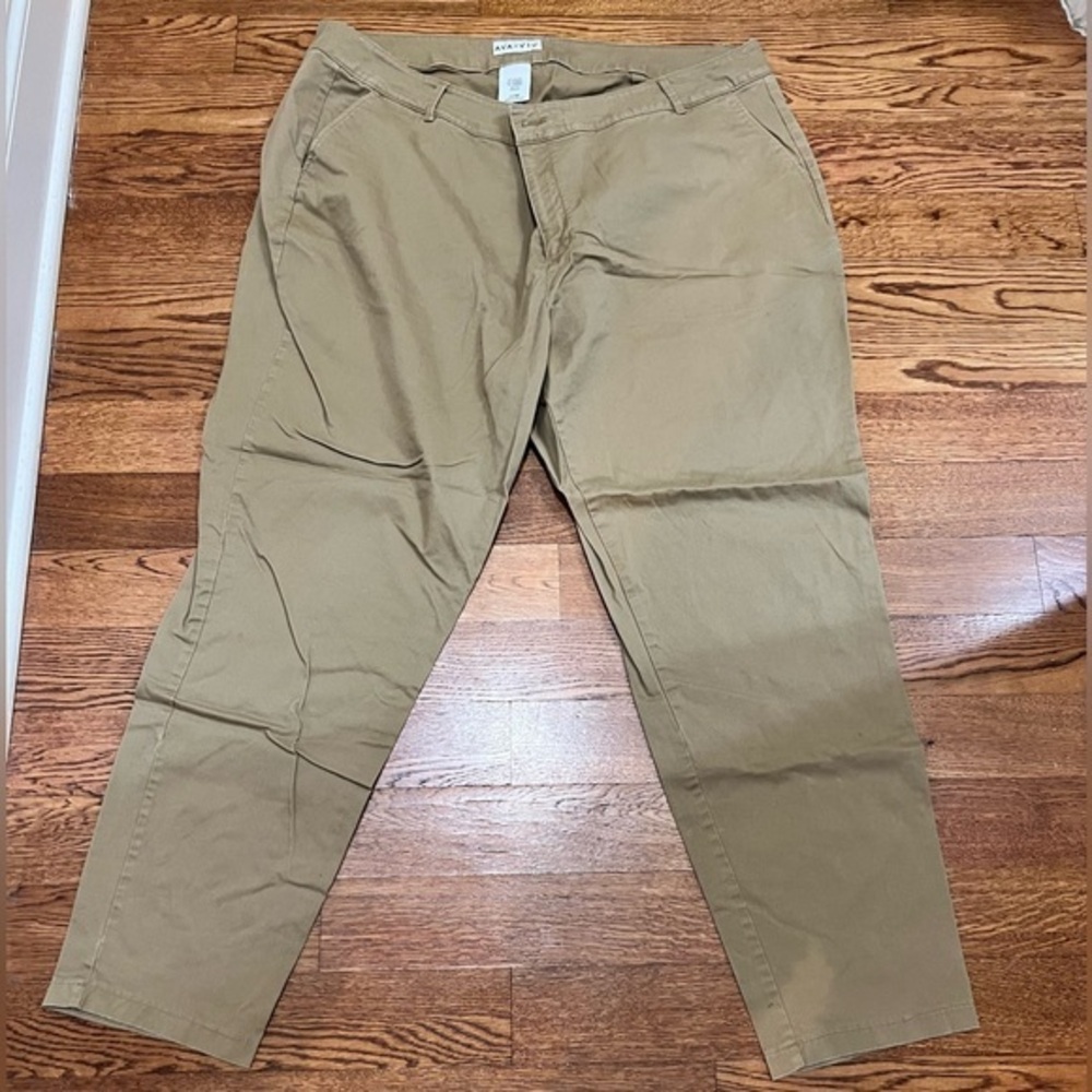Women’s Ava & Viv khakis tan.